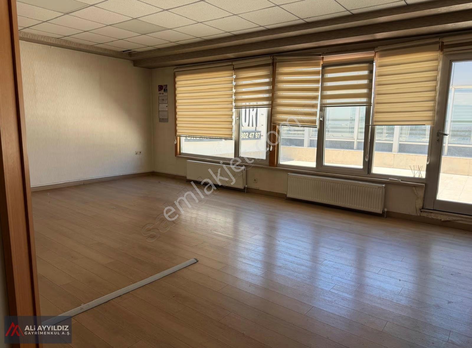 Uzayçağı Caddesi Üzerinde 1000 M2 Kiralık Dükan - Görsel 4