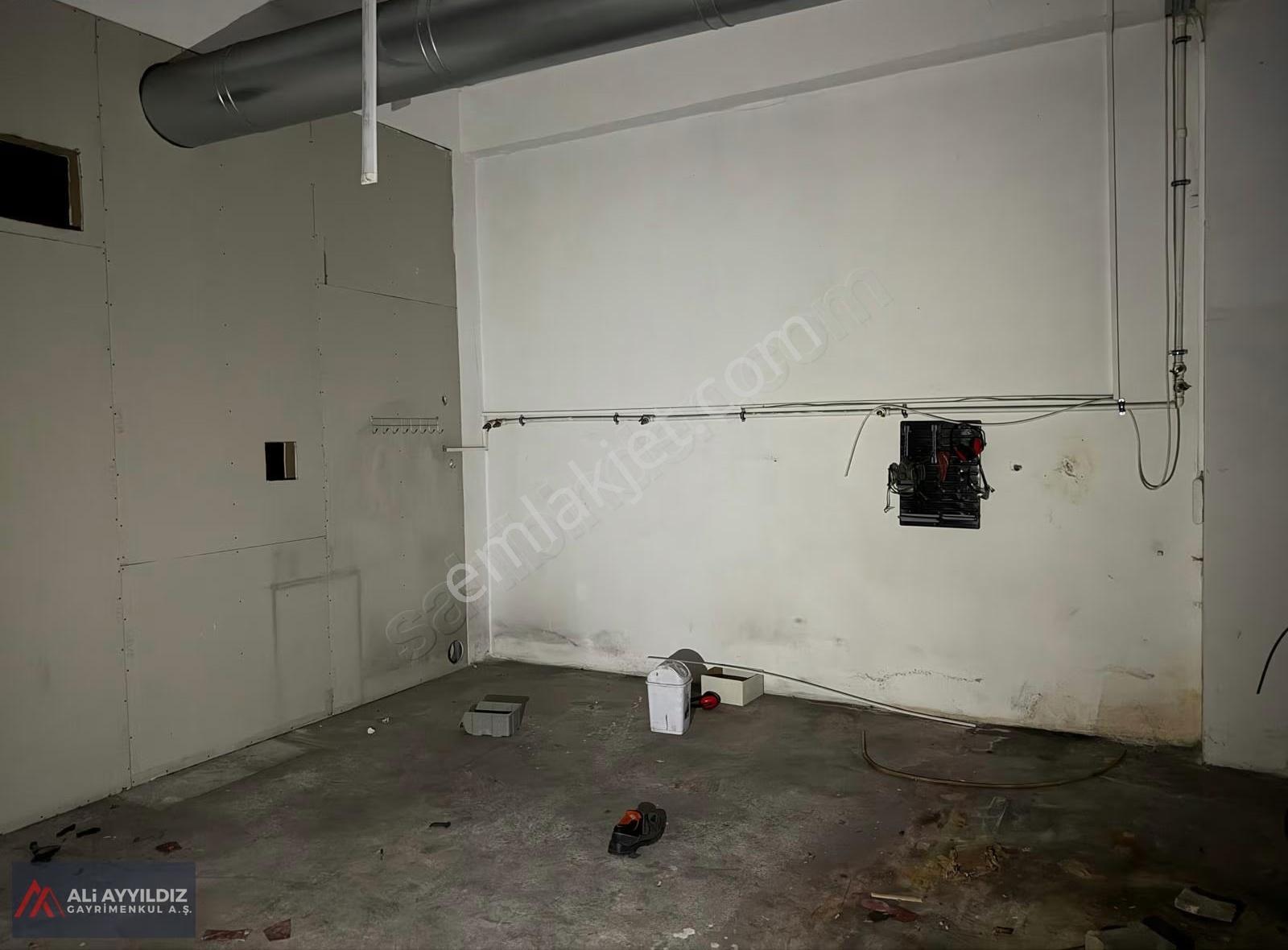 Uzayçağı Caddesi Üzerinde 1000 M2 Kiralık Dükan - Görsel 17