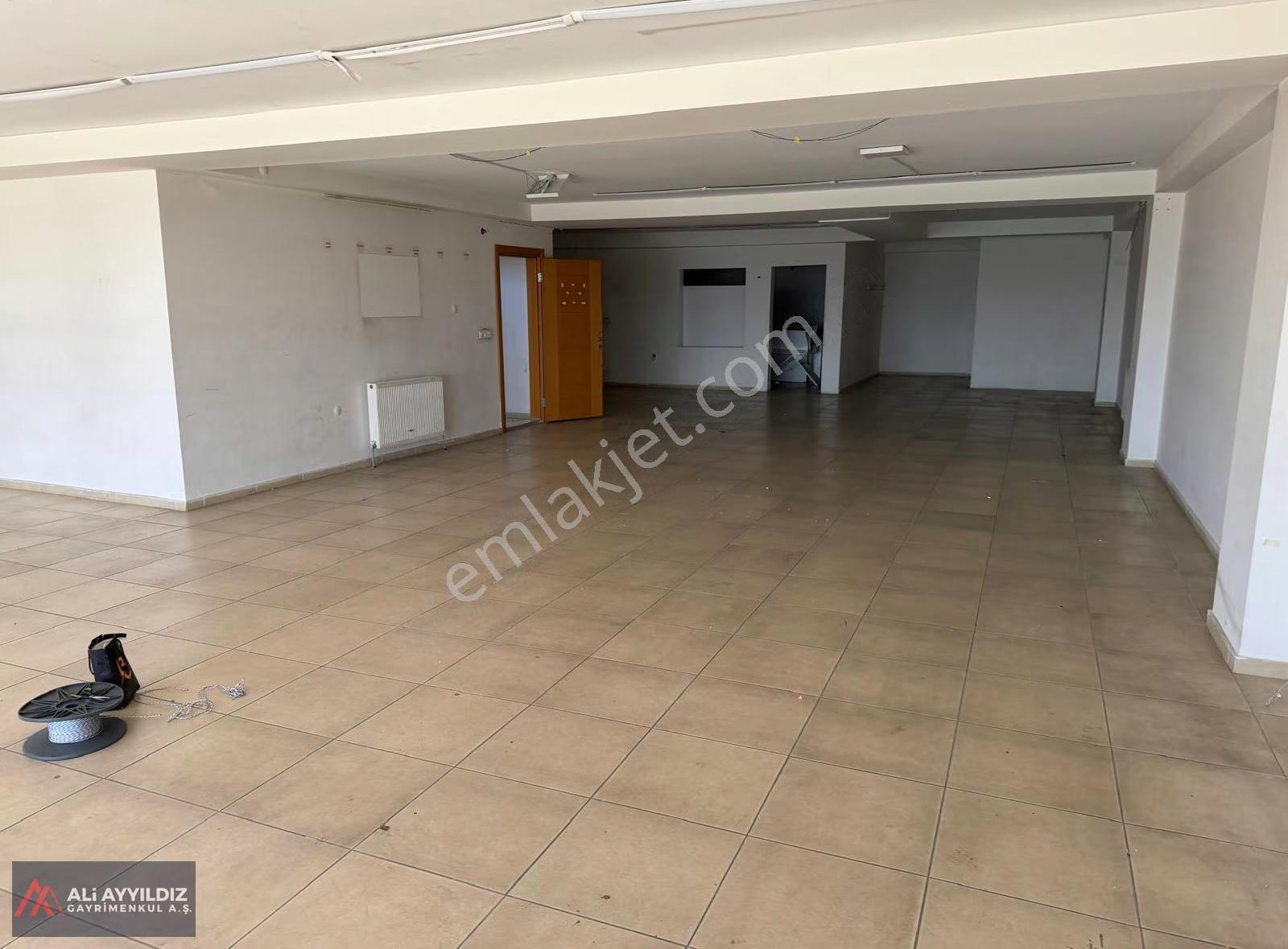 Uzayçağı Caddesi Üzerinde 1000 M2 Kiralık Dükan - Görsel 15