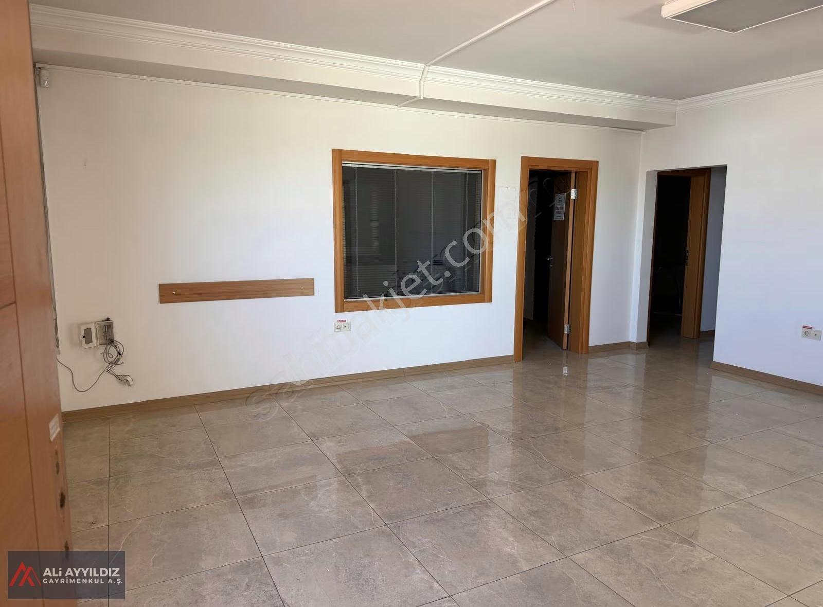 Uzayçağı Caddesi Üzerinde 1000 M2 Kiralık Dükan - Görsel 5