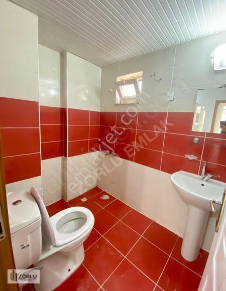 Tramvaya 50 Metre Mesafe Katta Ayrı Mutfaklı Eşyasız Kiralık 2+1 - Görsel 5
