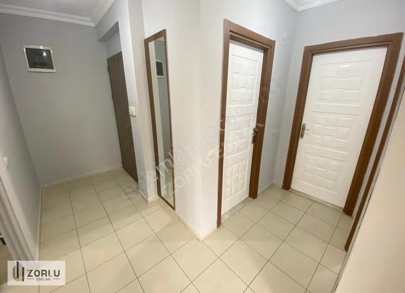 Tramvaya 50 Metre Mesafe Katta Ayrı Mutfaklı Eşyasız Kiralık 2+1 - Görsel 9
