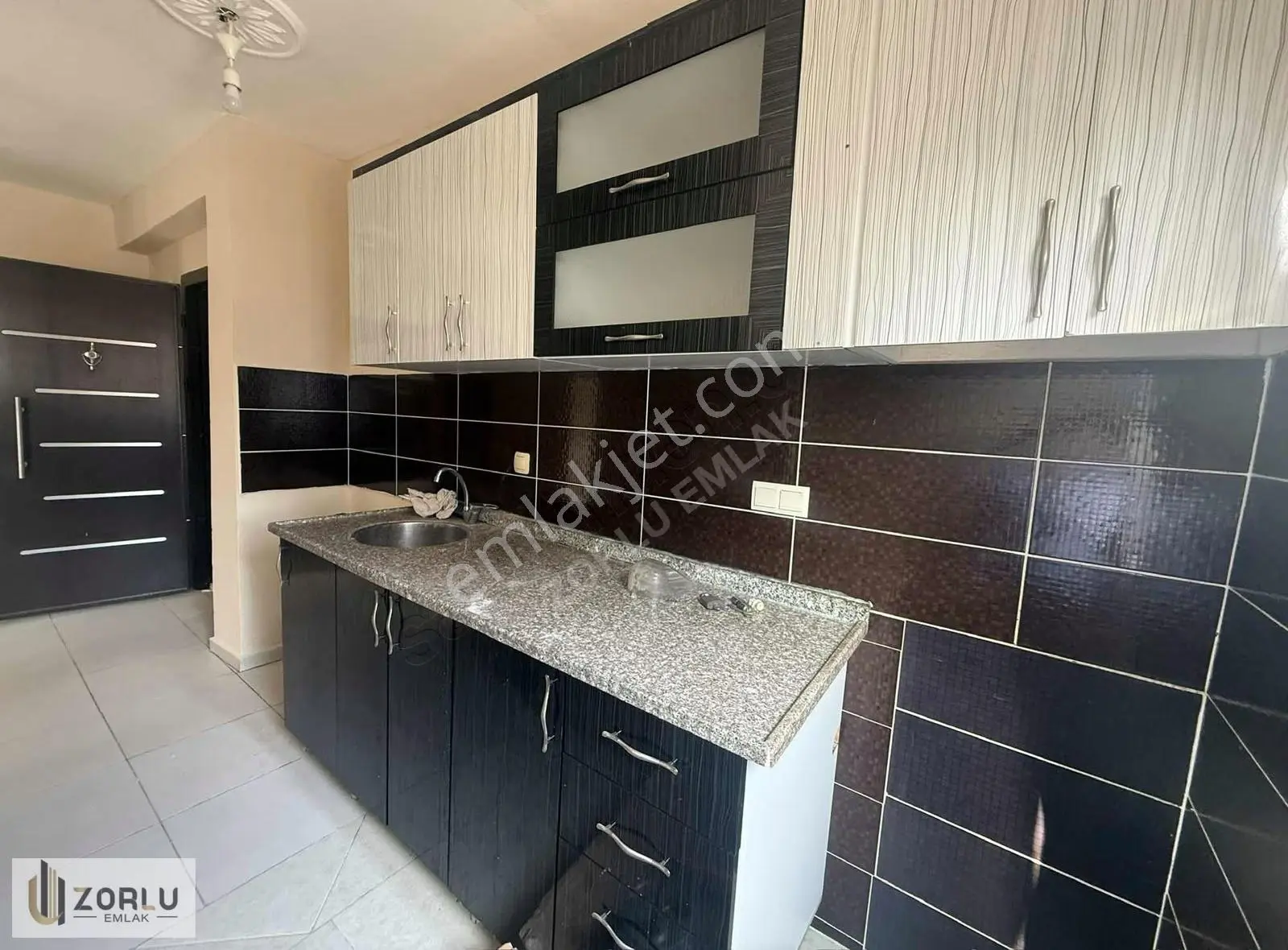 Kanal Mh. Tramvaya Yürüme Mesafesinde 2+1 Yüksek Giriş Kiralık