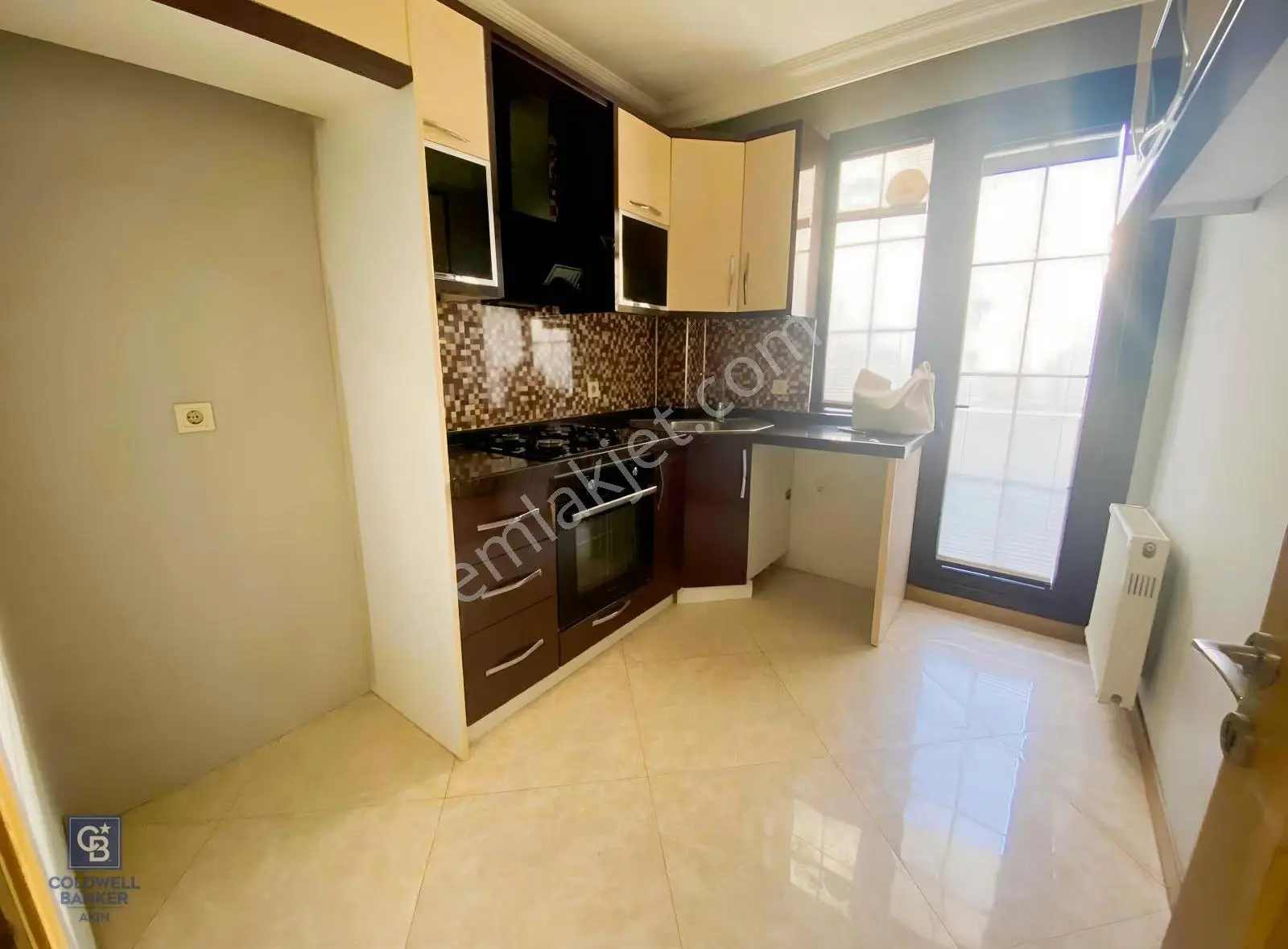 Yenidoğan Merkez Caddede 3+1 Arakat E. Banyolu Kiralık - Görsel 5