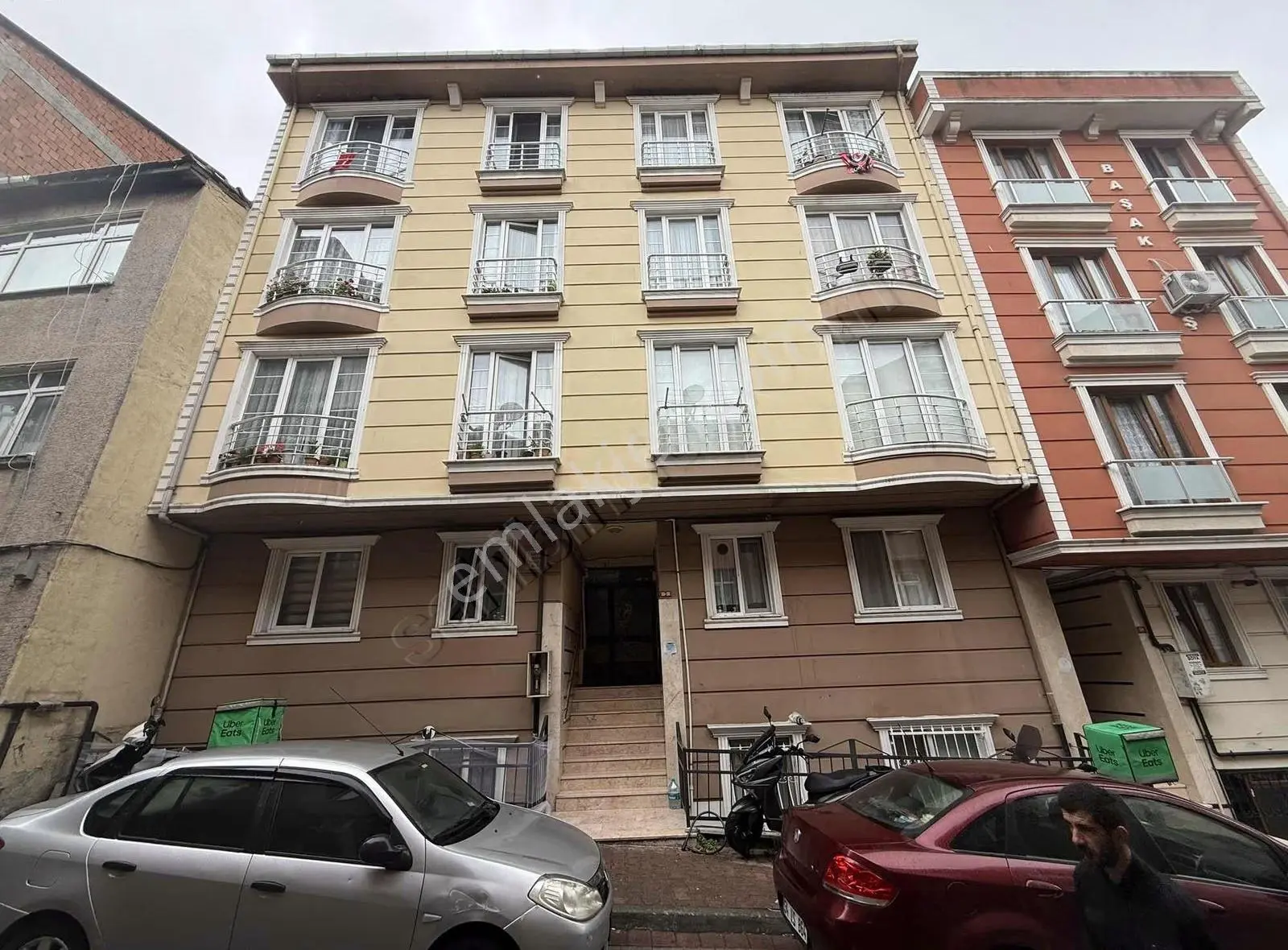 4 Levent Çeliktepe De Satılık 2+1 Arakat Genç Bina Metroya 8 Dk