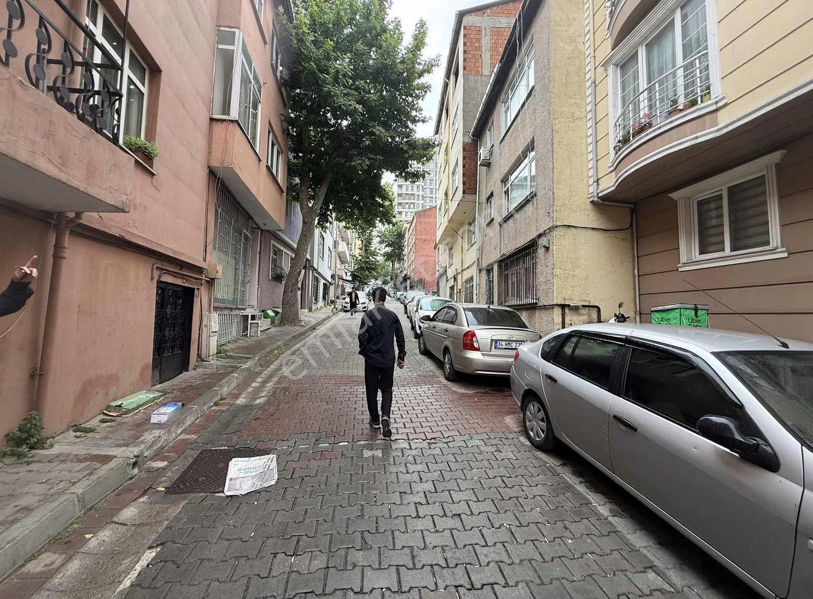4 Levent Çeliktepe De Satılık 2+1 Arakat Genç Bina Metroya 8 Dk - Görsel 4