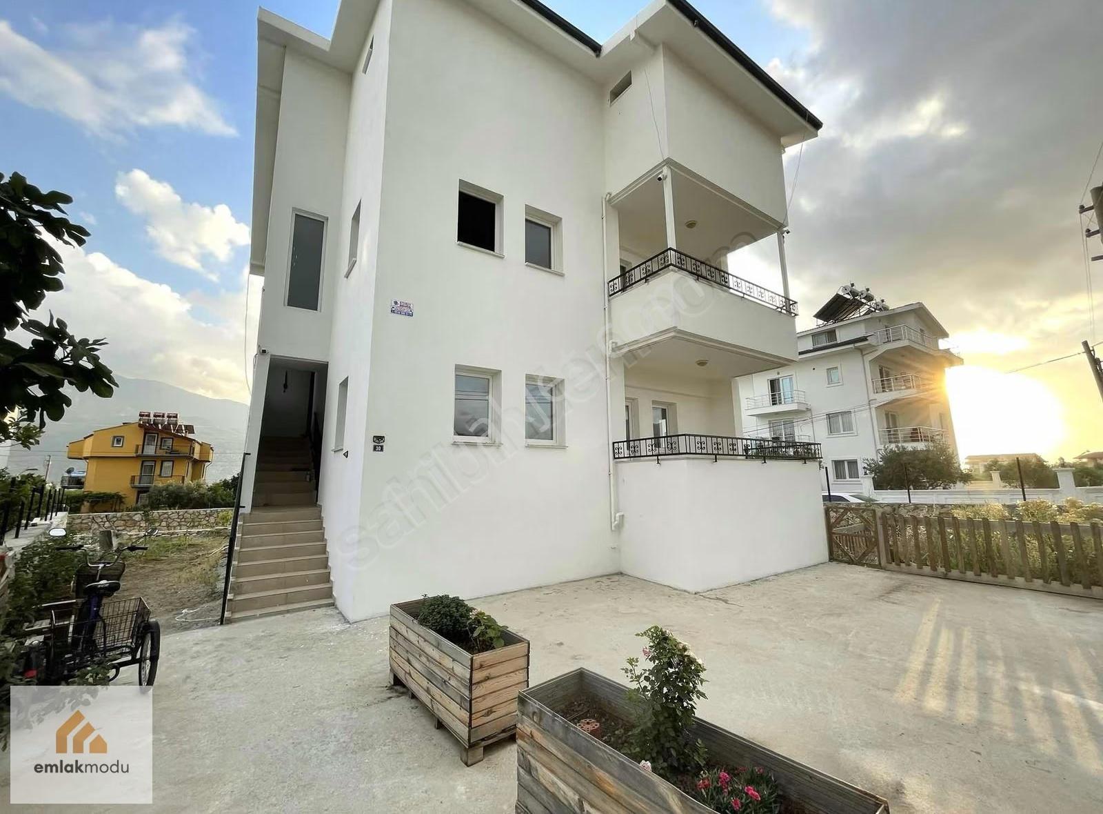 Fethiyede Kısmi Eşyalı Giriş Kat Bahçeli Kiralık Daire - Görsel 2
