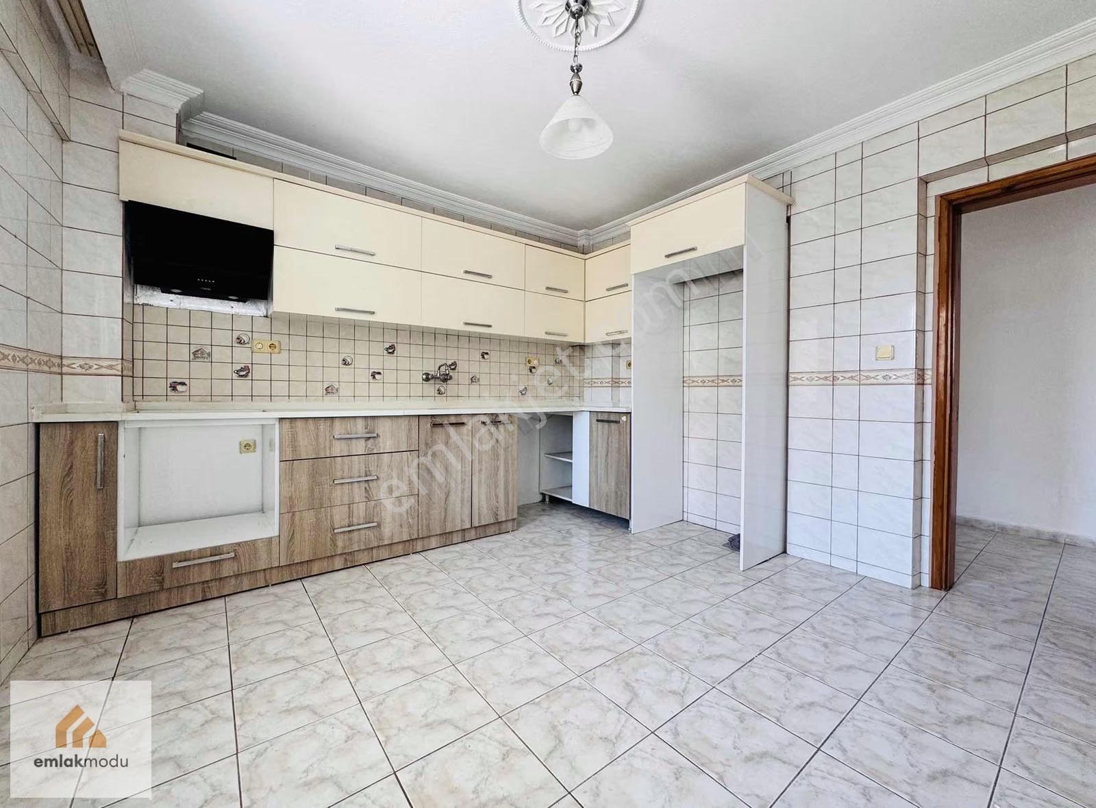 Tuzla Mahallesi'nde Kiralık 3+1 Geniş Daire