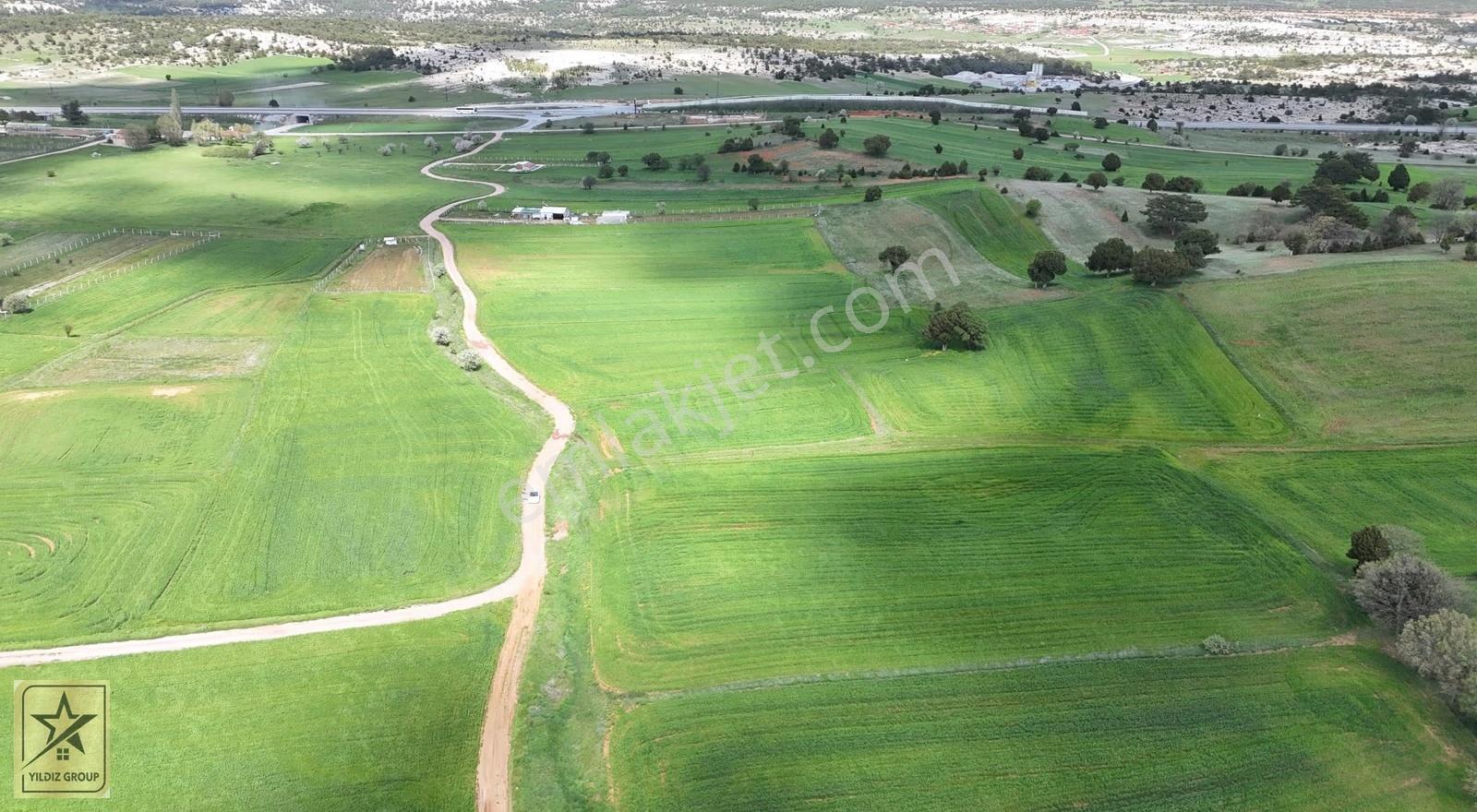 Afyon - Kütahya Otoyoluna 450 Metre Mesafede Yatırımlık Tarla - Görsel 8