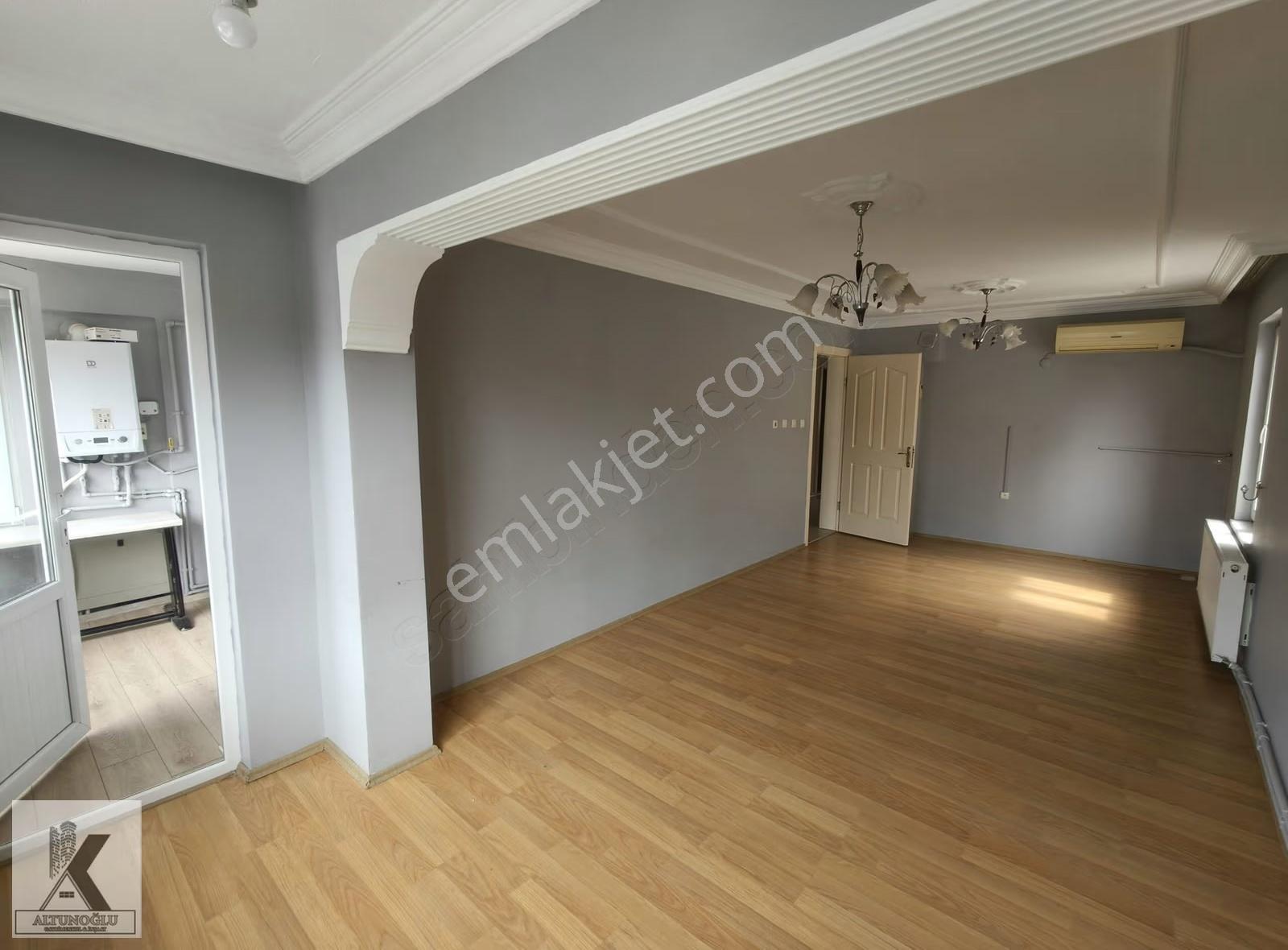 Burhaniye Merkezde Kiralık Geniş 3+1 Daire - Görsel 2