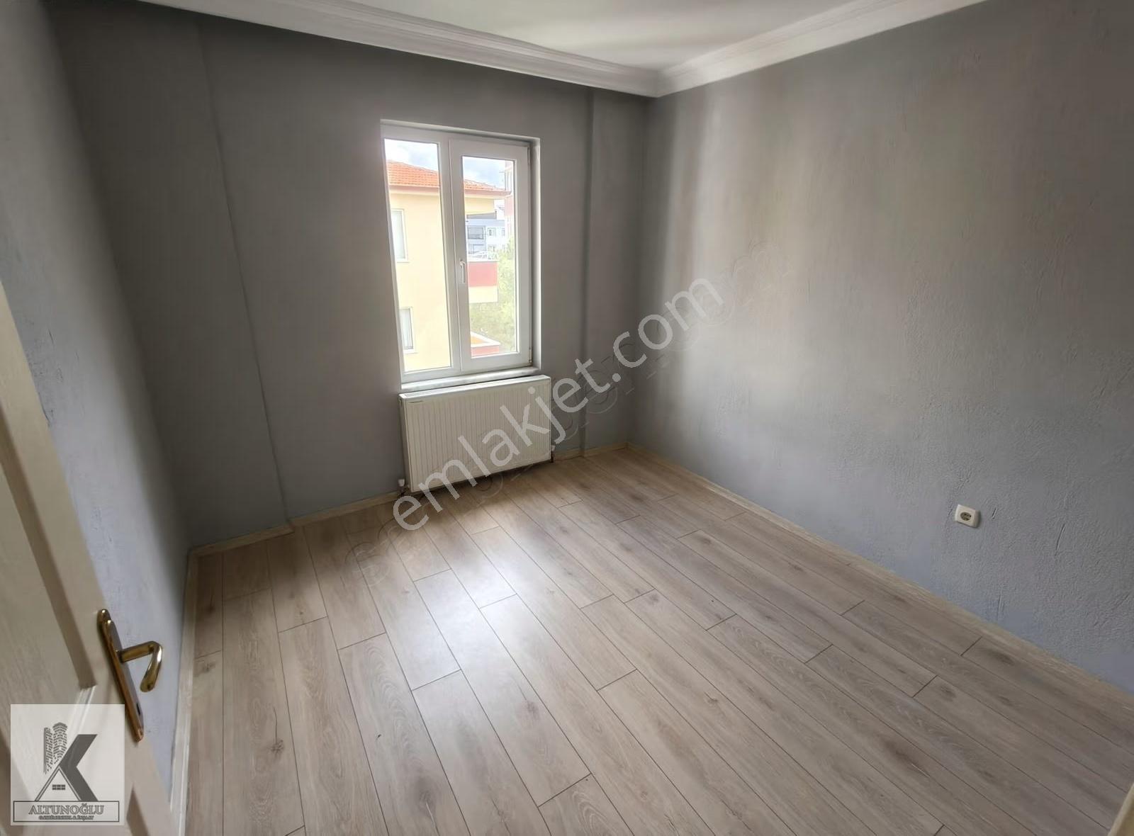 Burhaniye Merkezde Kiralık Geniş 3+1 Daire - Görsel 8