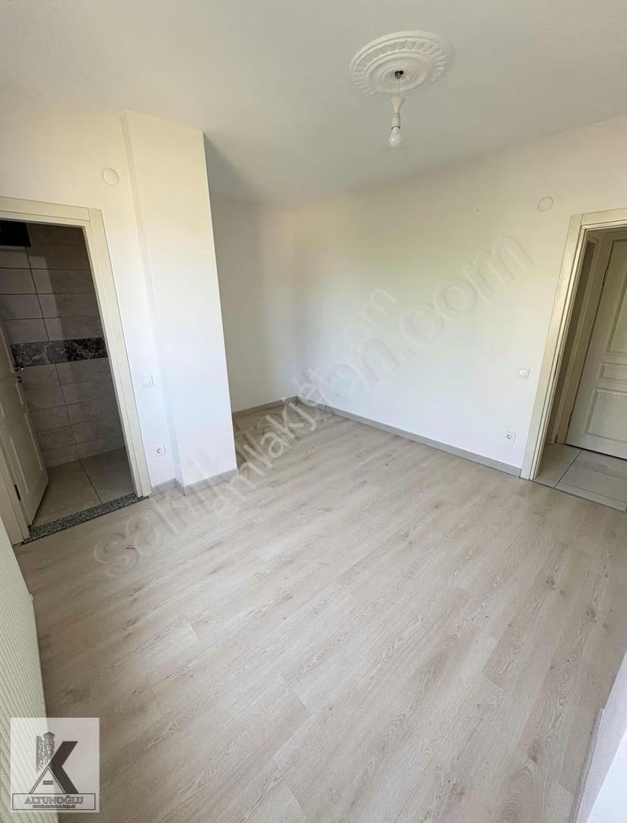 Altunoğlu"ndan Metrobüse 2 Dakika 2+1 90m2 Yeni Bina Arakat - Görsel 24