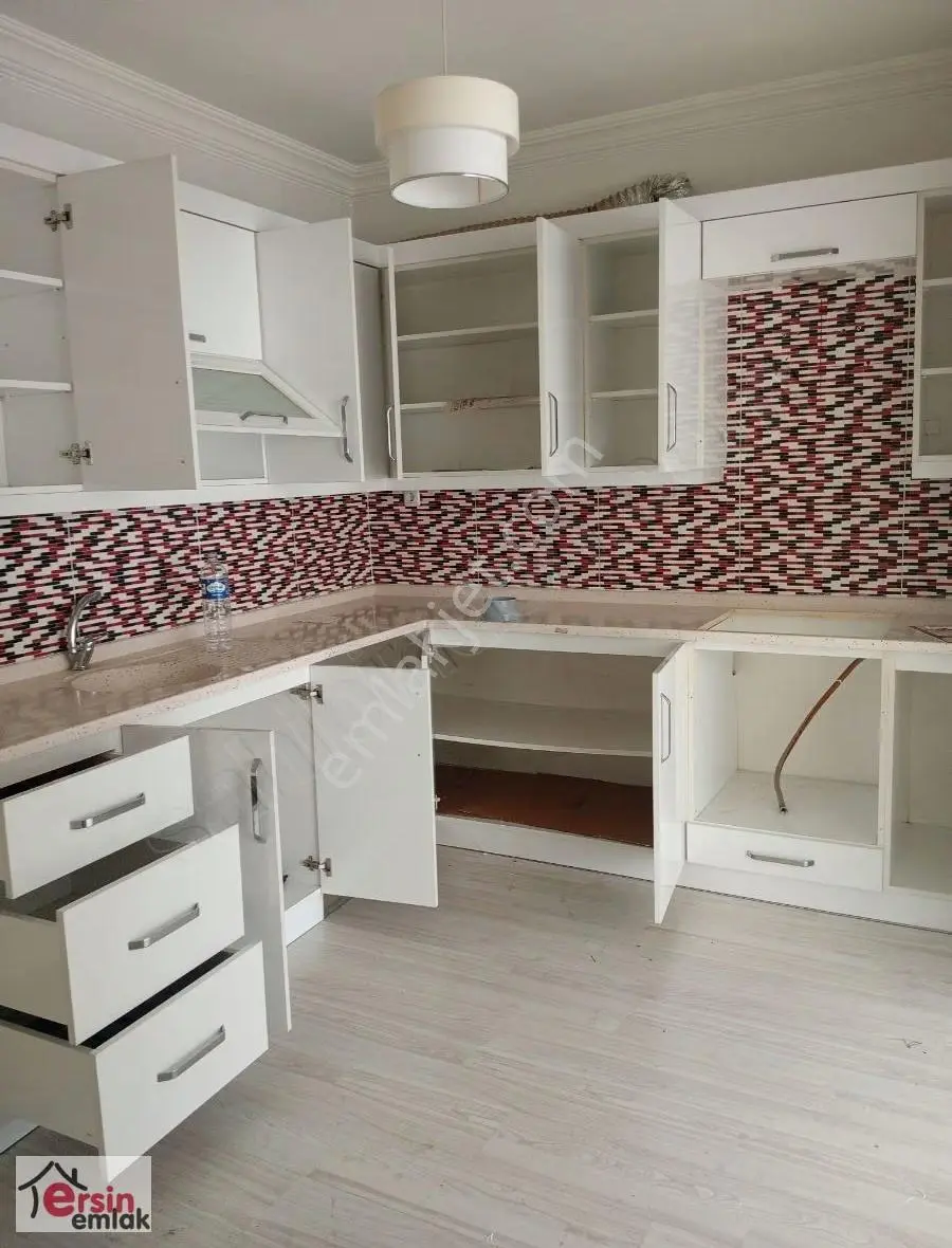 Ersin Emlaktan Yeni Yolda Kiralık Doğalgazlı Daıre