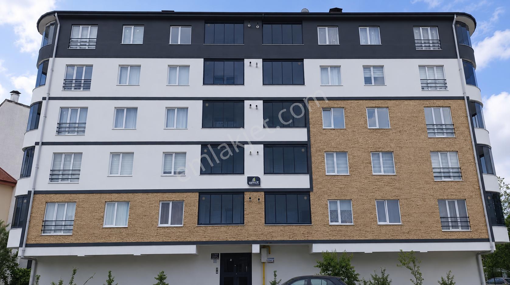 Ara Kat / Hastane Otobüs Duraklarına 100mt / Full Eşyalı / 1+1