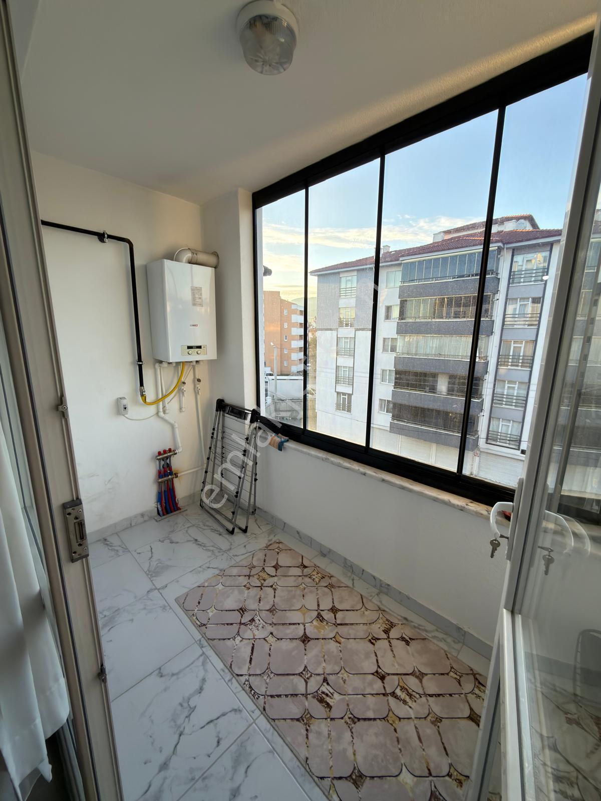 Ara Kat / Hastane Otobüs Duraklarına 100mt / Full Eşyalı / 1+1 - Görsel 5
