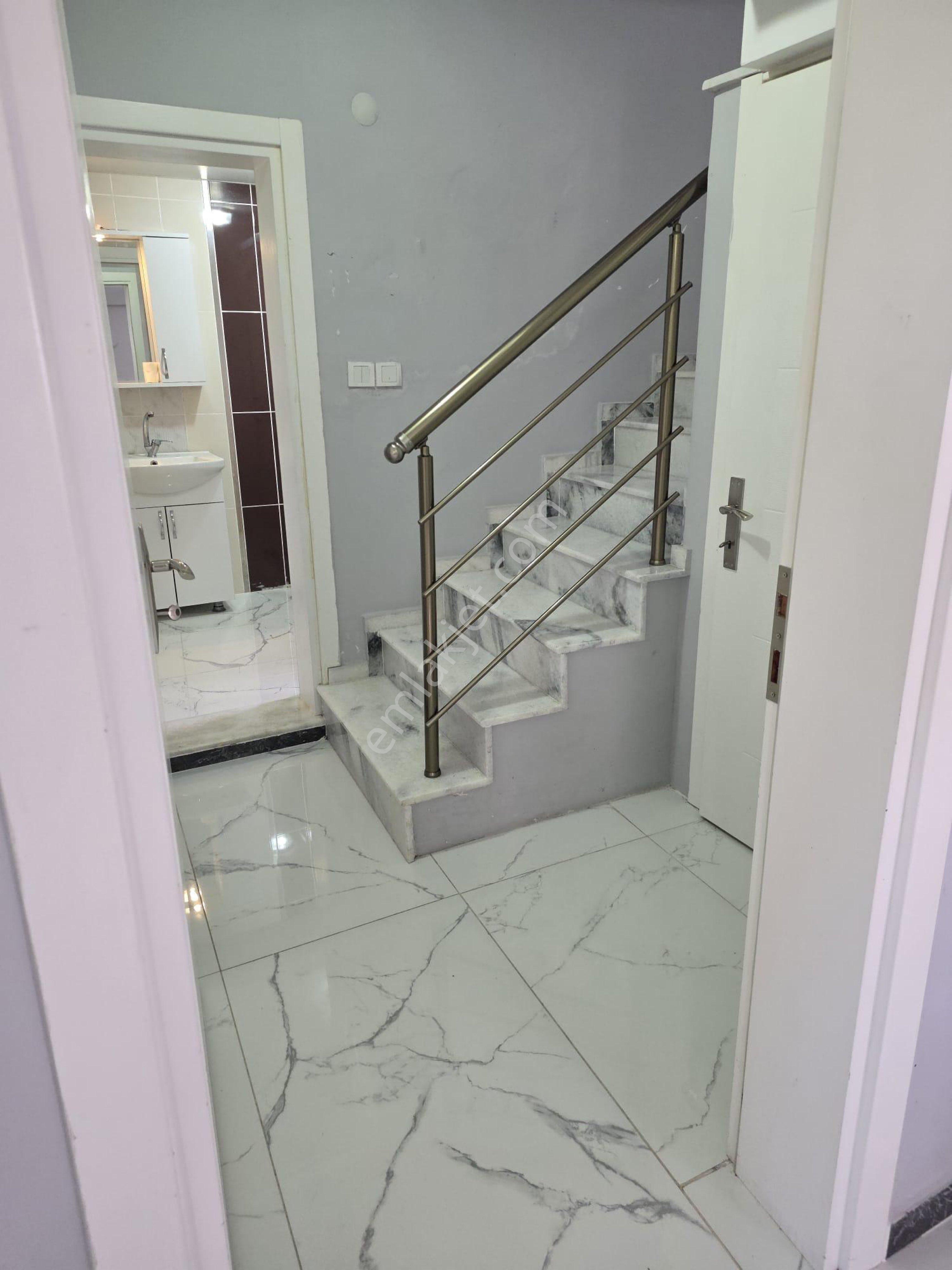 Kuşadası Soğucak Mahallesi’nde 3 +1 Sürekli Kiralık - Görsel 12