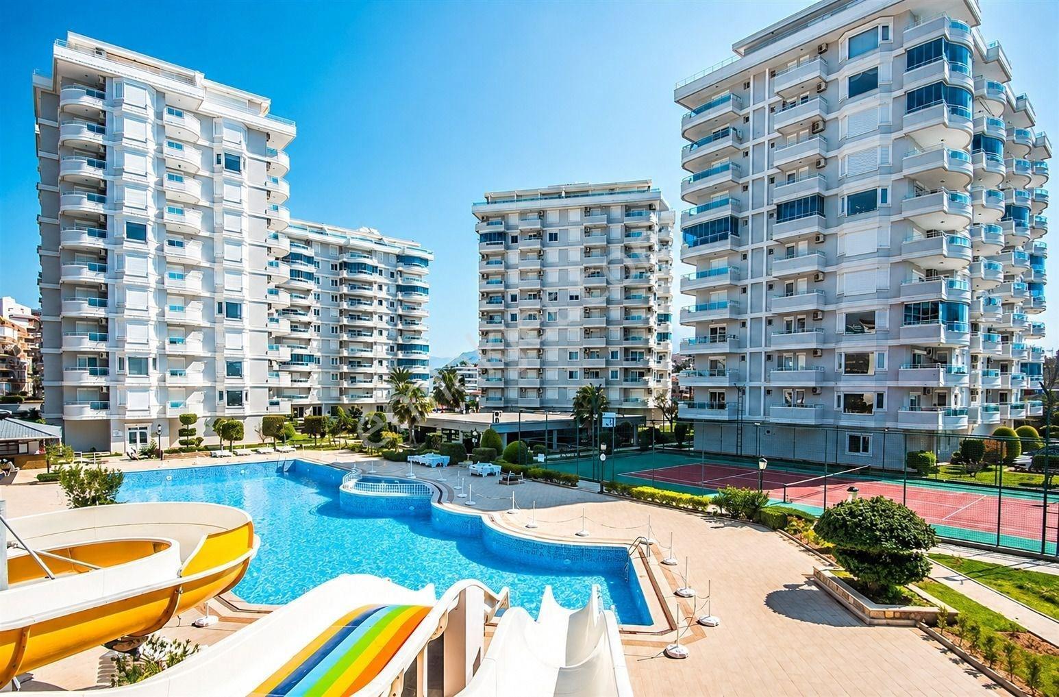 Alanya Tosmur'da Denize Sıfır Full Aktiviteli Sitede 3+1 Satılık Daire