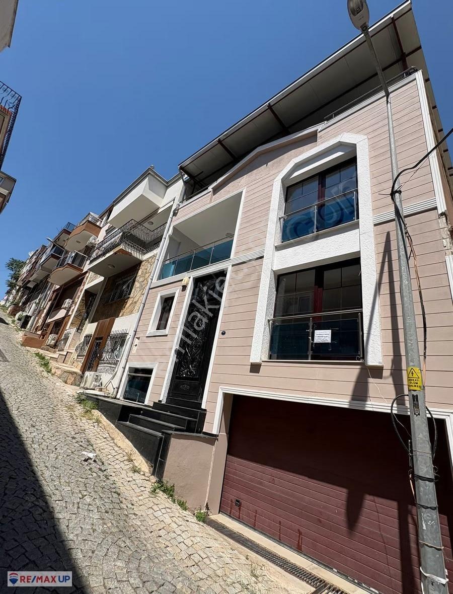 Remaxuptan Balçovada Eşsiz Konumda Ultra Lüks Triplex Villa - Görsel 28