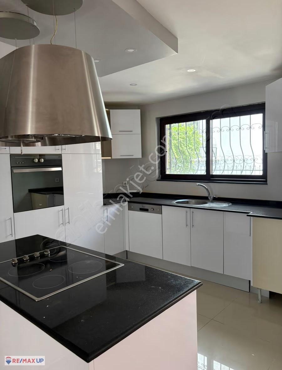 Remaxuptan Balçovada Eşsiz Konumda Ultra Lüks Triplex Villa - Görsel 13