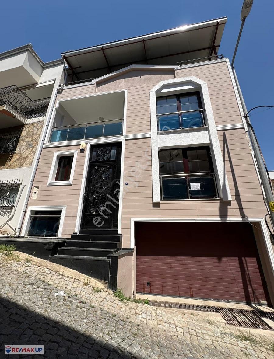 Remaxuptan Balçovada Eşsiz Konumda Ultra Lüks Triplex Villa - Görsel 29