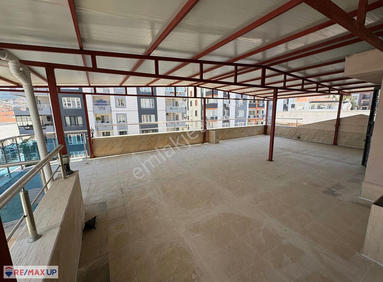 Remaxuptan Balçovada Eşsiz Konumda Ultra Lüks Triplex Villa - Görsel 9