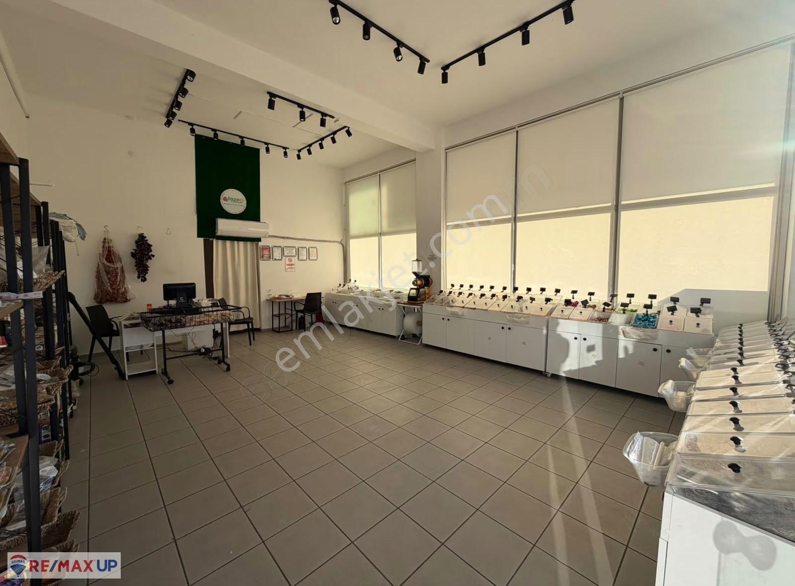 Buca Buca Koop. Mh. Devren Kiralık Kuruyemiş Dükkanı