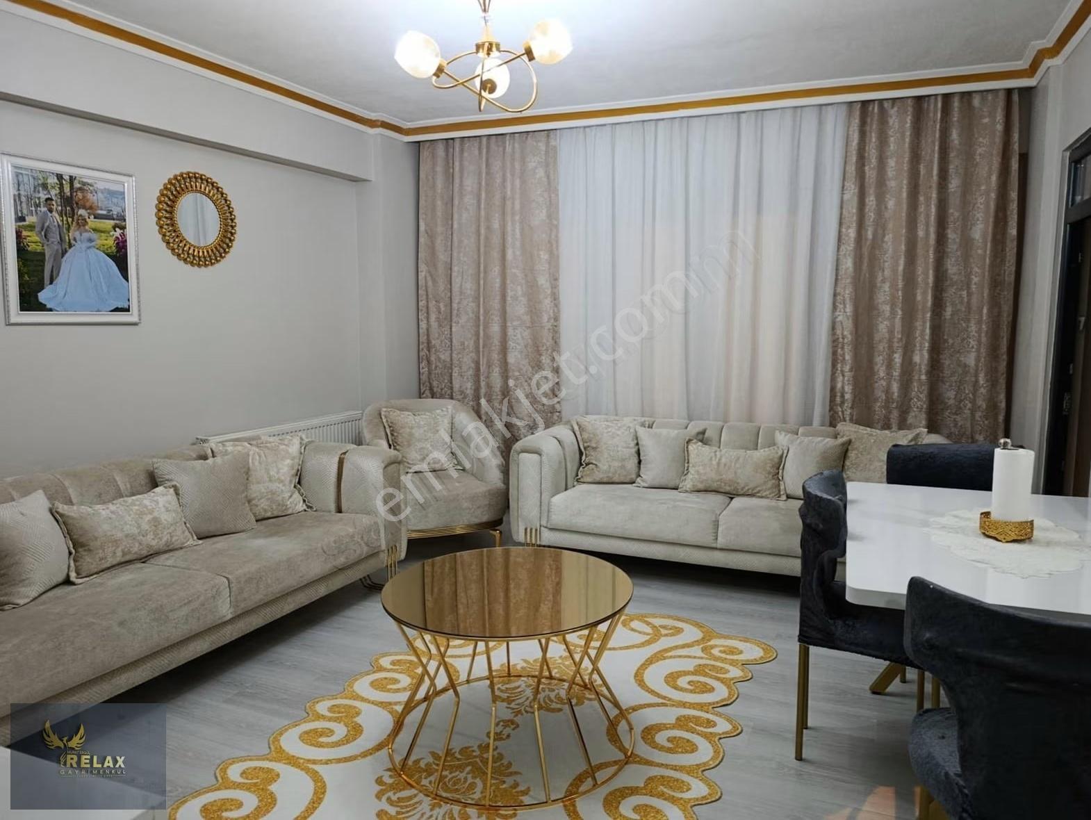 Çınarlı Mahallesinde Balkonlu 2+0 Satılık Daire