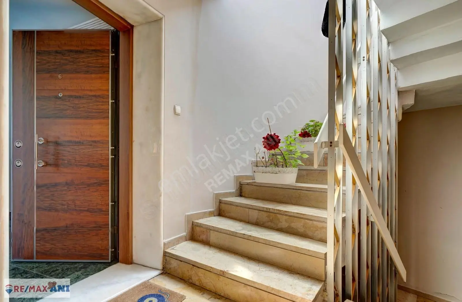 Remax Anı 'dan Çengelköy 'de Özel Rıhtımlı Satılık Yalı Dairesi - Görsel 4