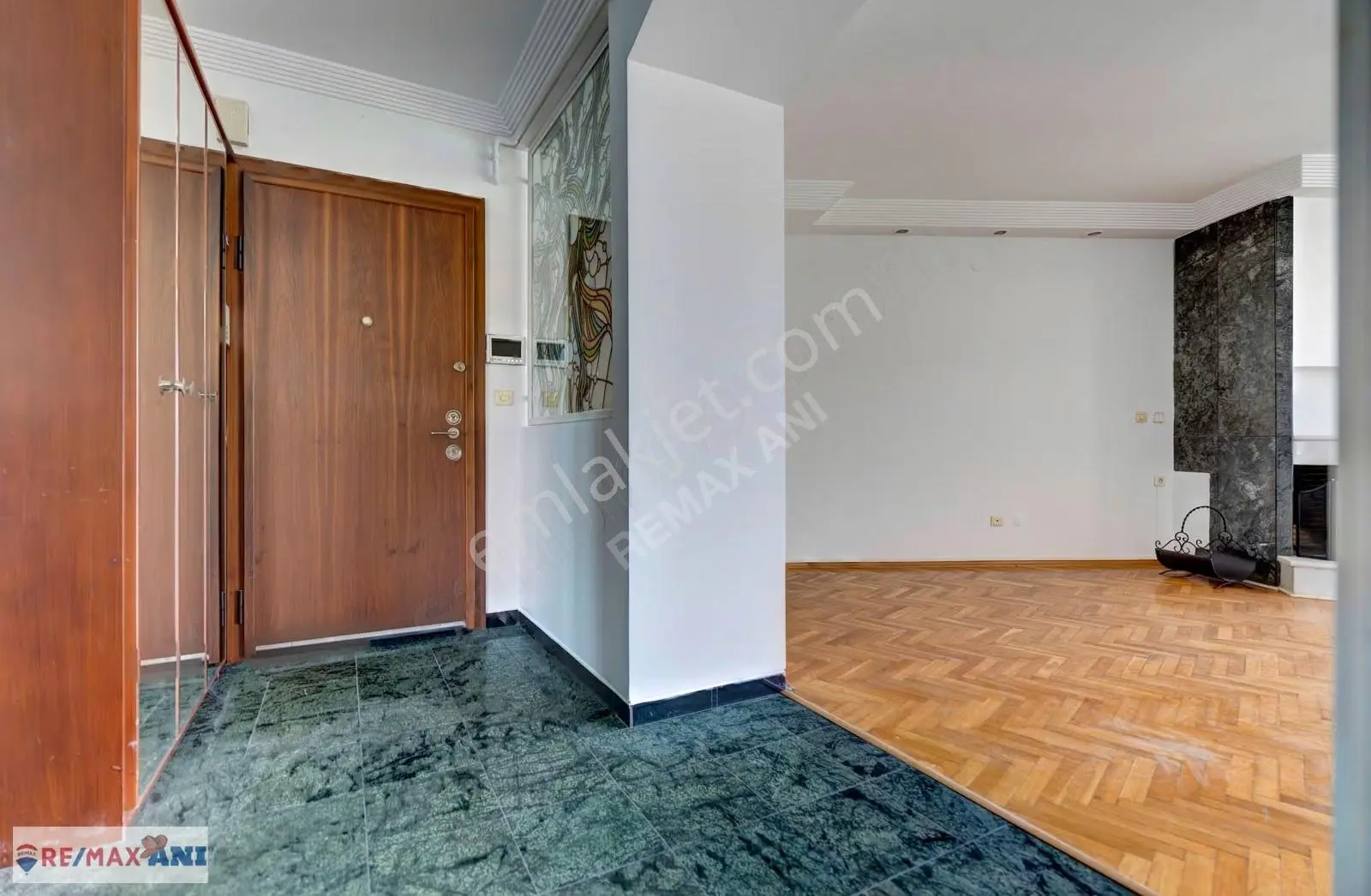 Remax Anı 'dan Çengelköy 'de Özel Rıhtımlı Satılık Yalı Dairesi - Görsel 5