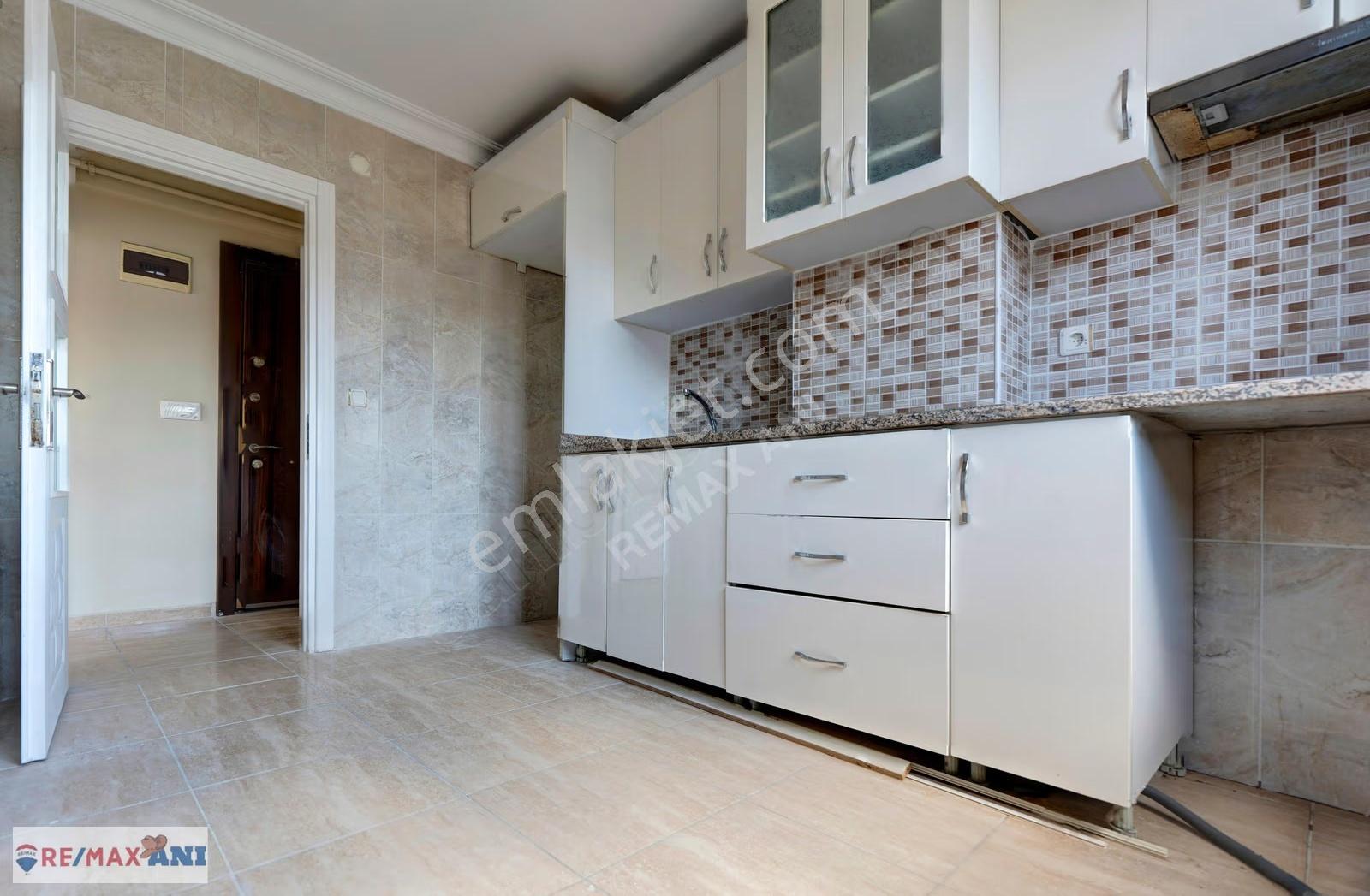 Remax Anı 'dan Ümraniye Metroya Yakın Satılık Teraslı Dubleks - Görsel 31