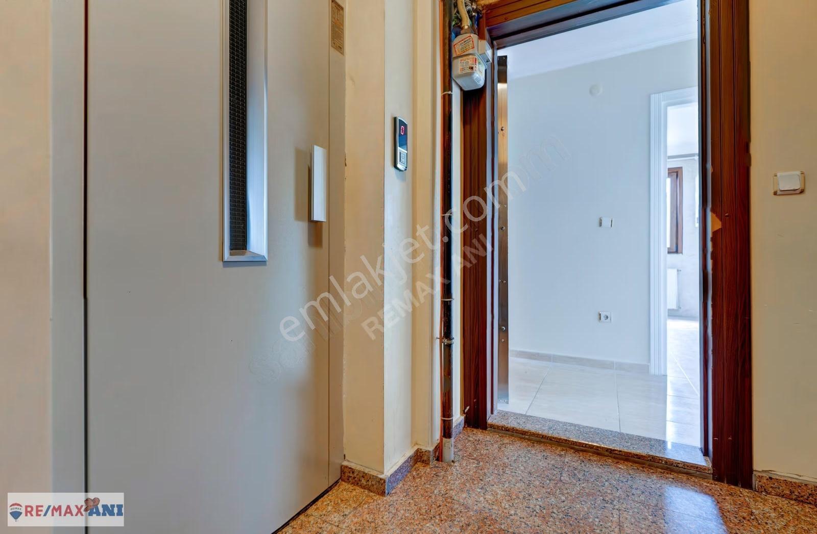 Remax Anı 'dan Ümraniye Metroya Yakın Satılık Teraslı Dubleks - Görsel 14