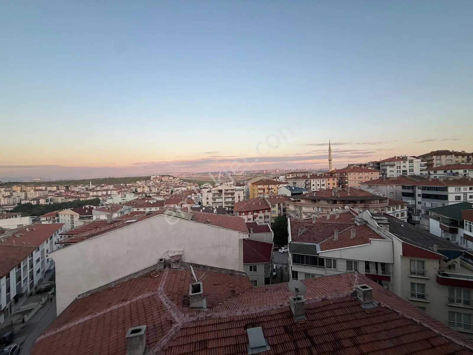 Şehir Manzaralı Asansörlü Ara Katta Kök Tapu Geniş Satılık 3+1