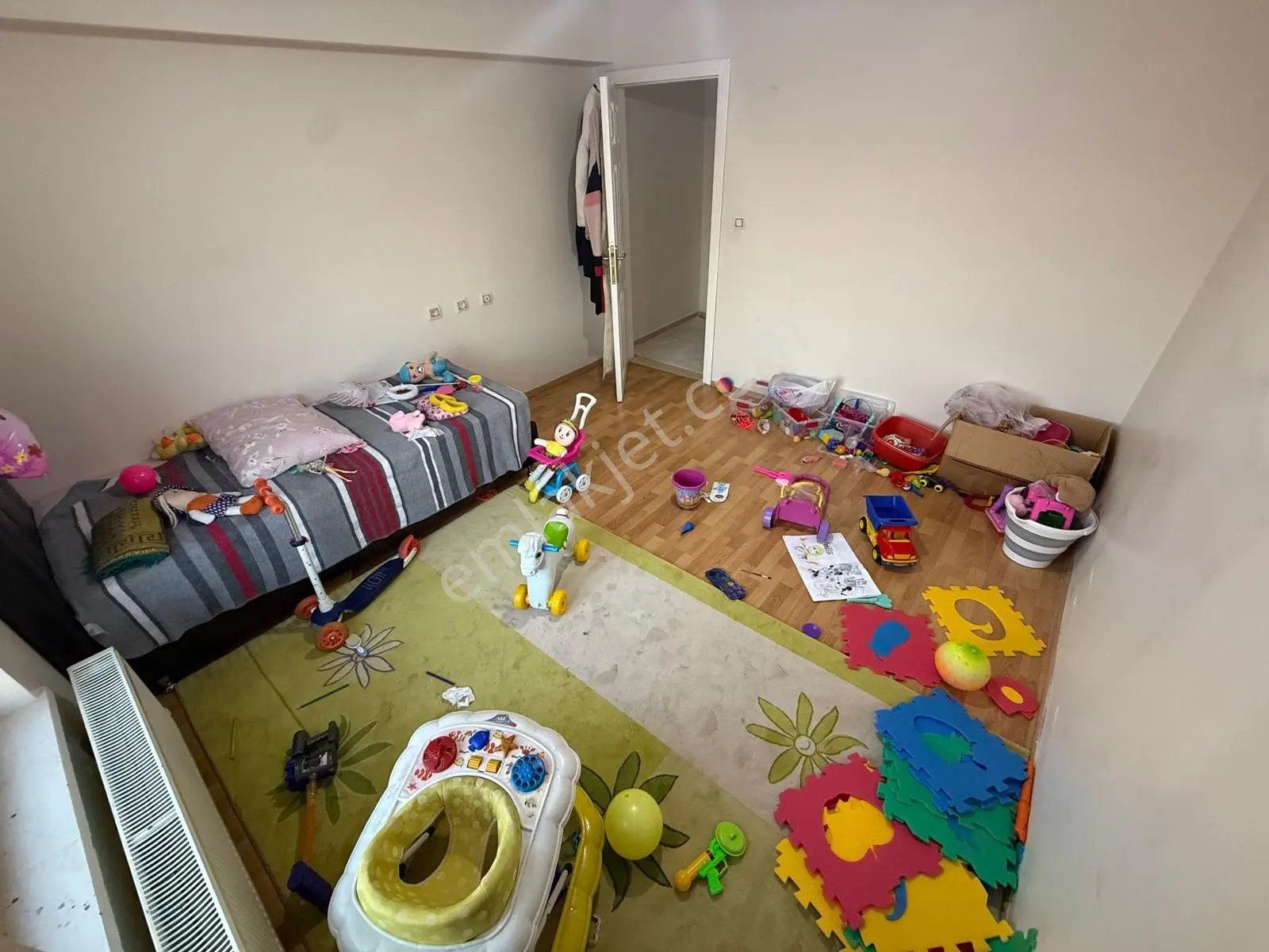 Şehir Manzaralı Asansörlü Ara Katta Kök Tapu Geniş Satılık 3+1 - Görsel 18