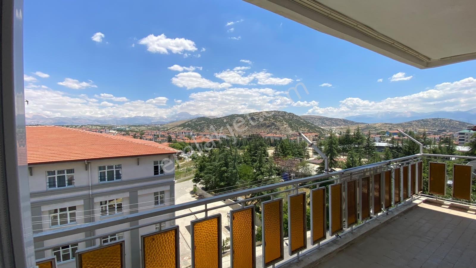 Vıp Gayrimenkul'den 3+1 Manzaralı Ve Bakımlı 145 M² Daire - Görsel 16