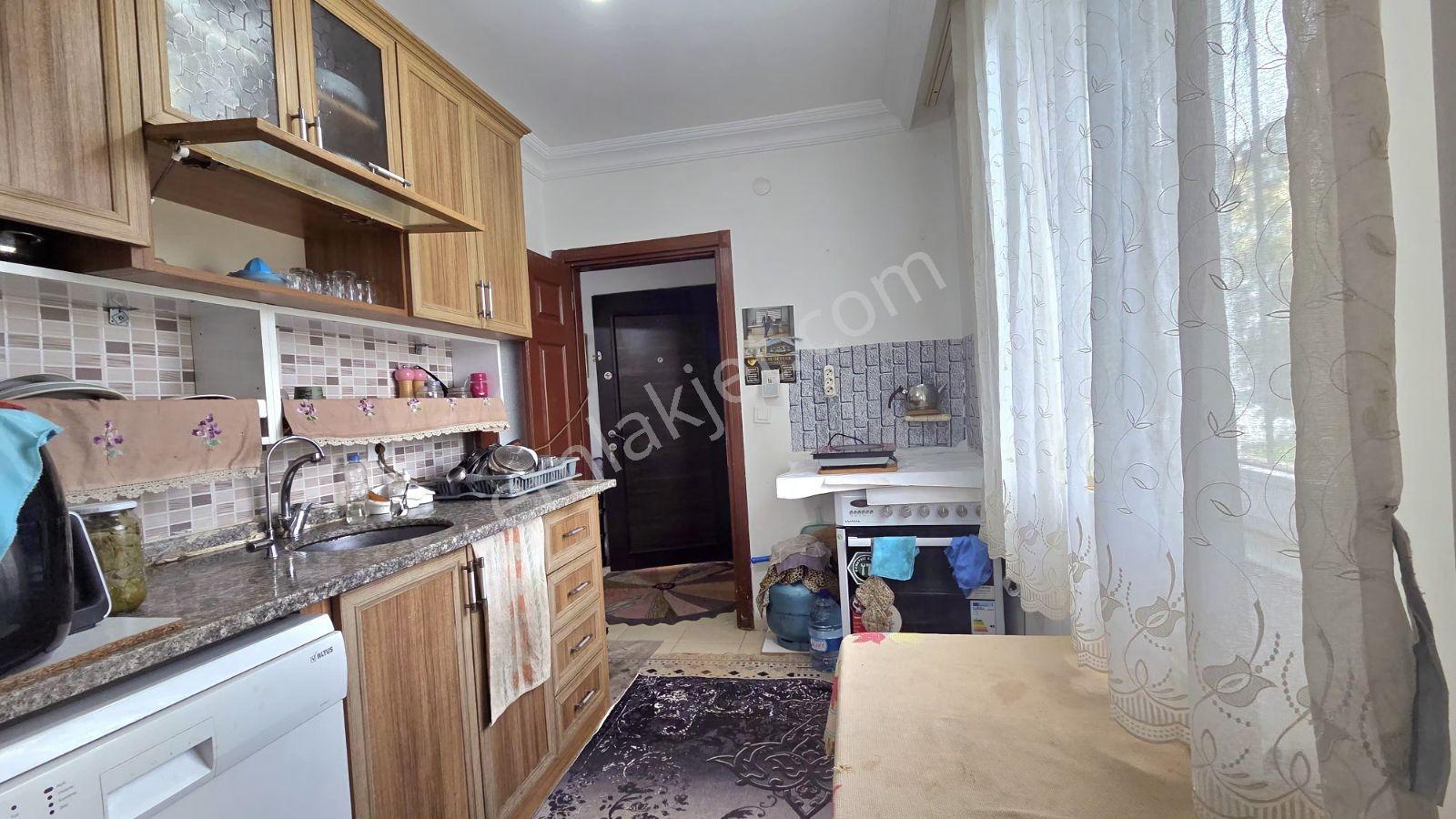Aydoğmus Mahallesinde Yüksek Giriş 2+1 90m² Fırsat Daire - Görsel 2
