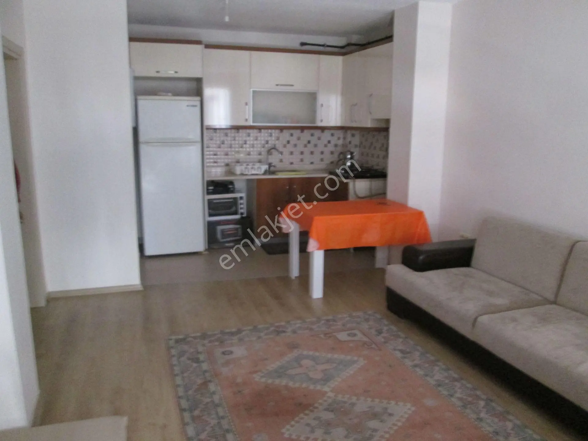 Krc'den Merkezi Konumda Eşyalı Giriş Kat 2+1 Amerikan Mutfak Daire