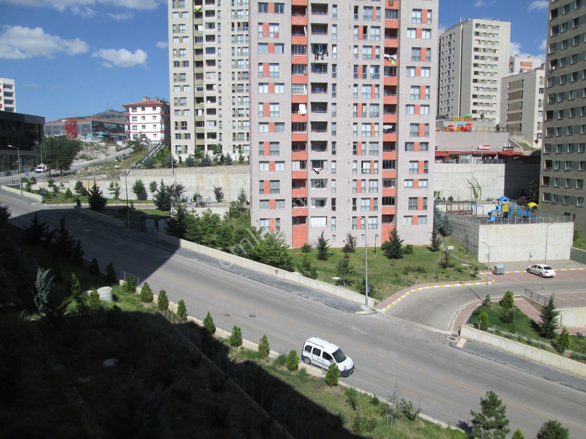 Krc'den Merkezi Konumda Eşyalı Giriş Kat 2+1 Amerikan Mutfak Daire - Görsel 13