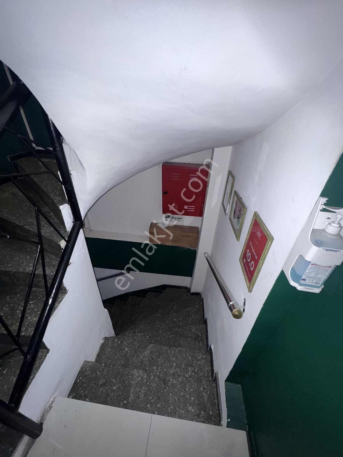 Kadıköy Rıhtımda Deniz Manzaralı Plaza Ofis Katları - Görsel 32