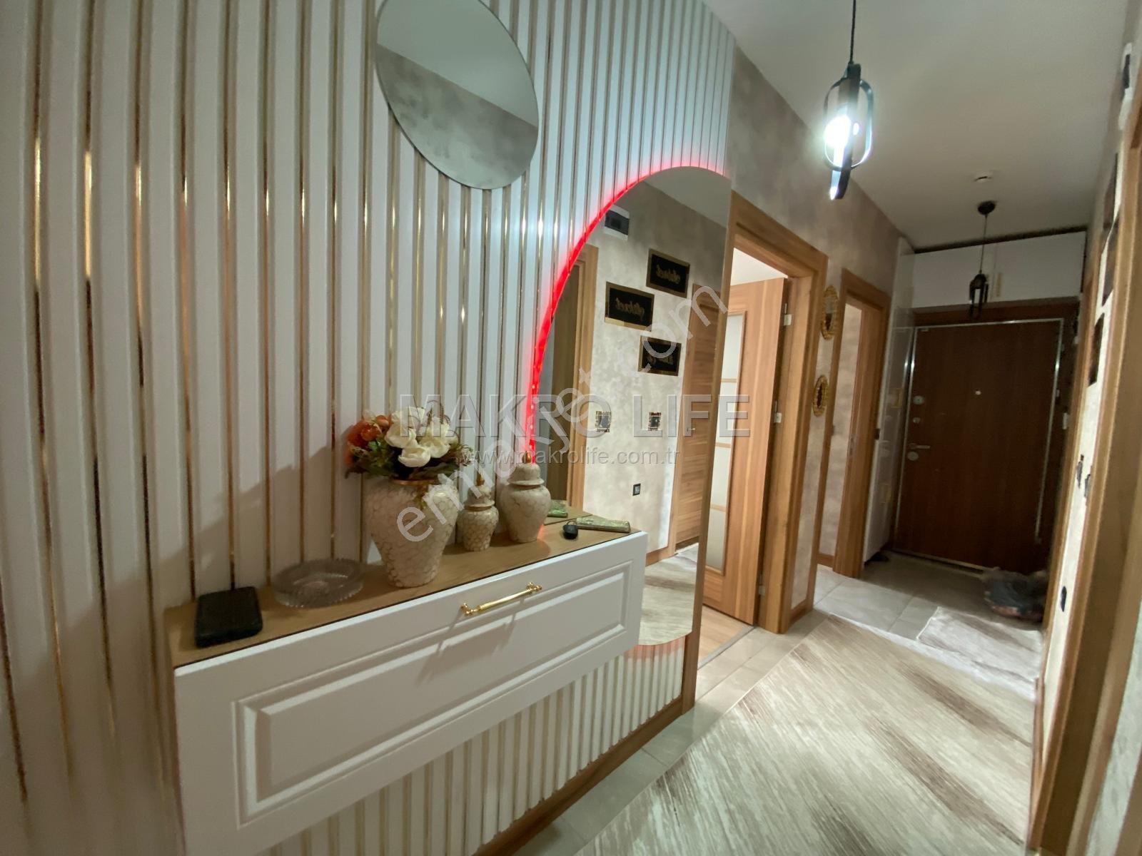 Üçkuyular 808 Tokide Ekstra Masraflı Ful Yapılı Satılık 2+1 Daire