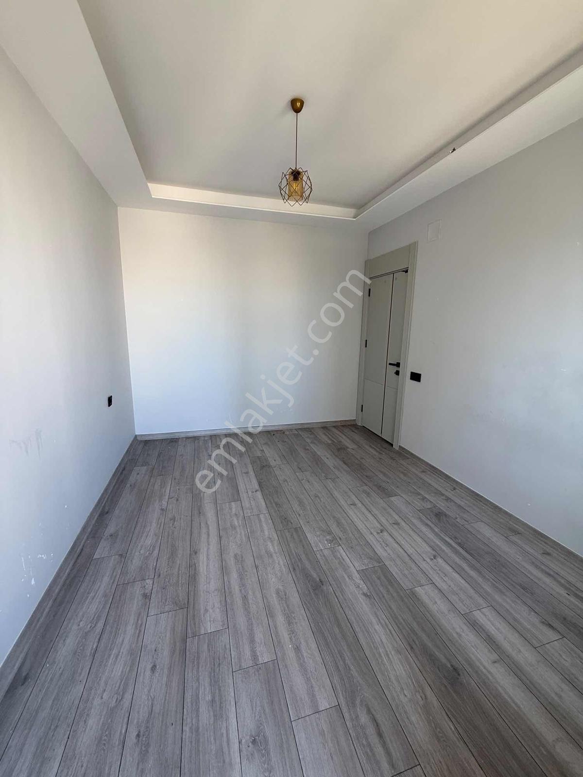 Yonca'dan Mezitlide Havuzlu Sitede 1+1 Eşyasız Kiralık Daire - Görsel 3