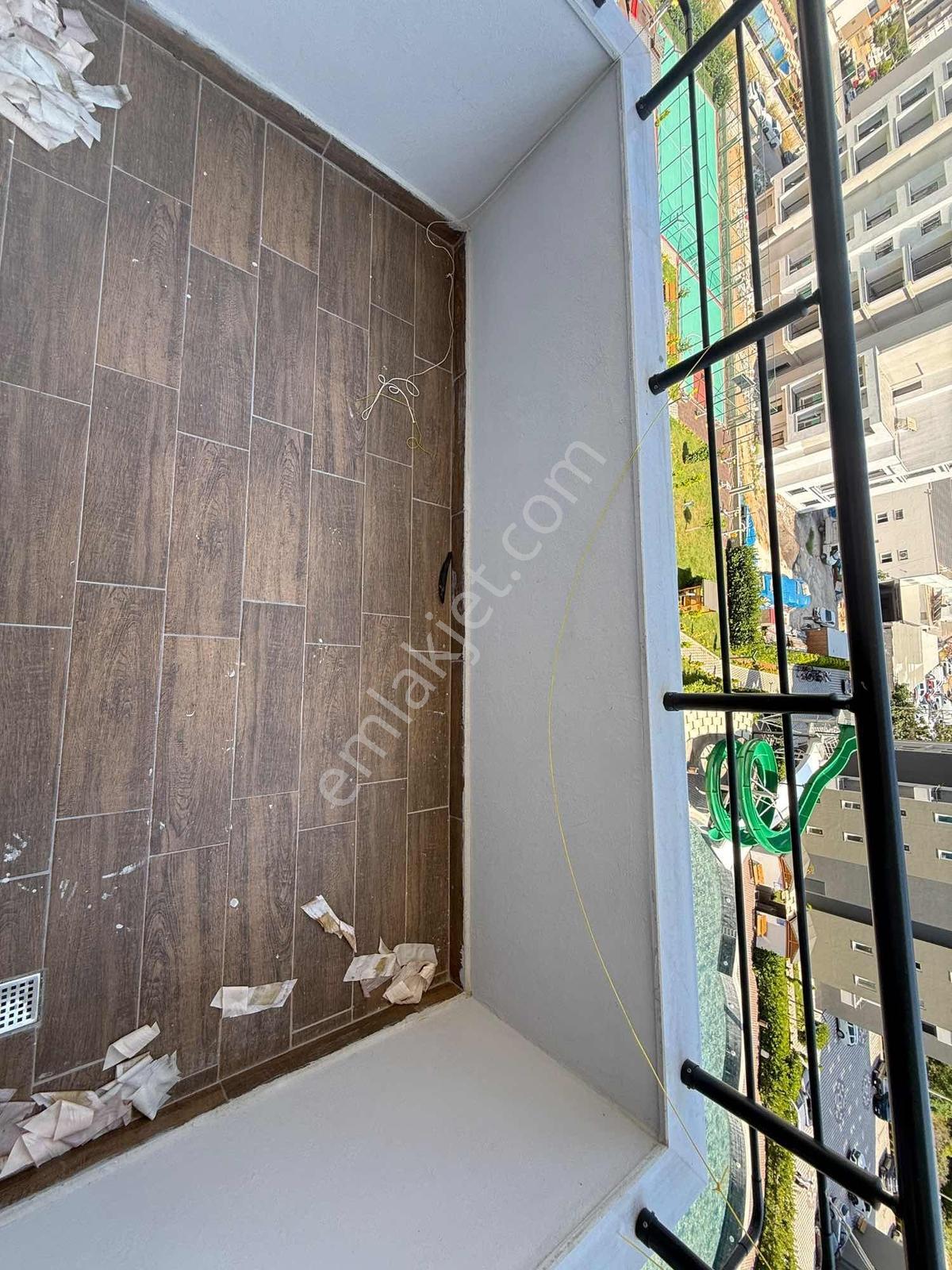 Yonca'dan Mezitlide Havuzlu Sitede 1+1 Eşyasız Kiralık Daire - Görsel 10