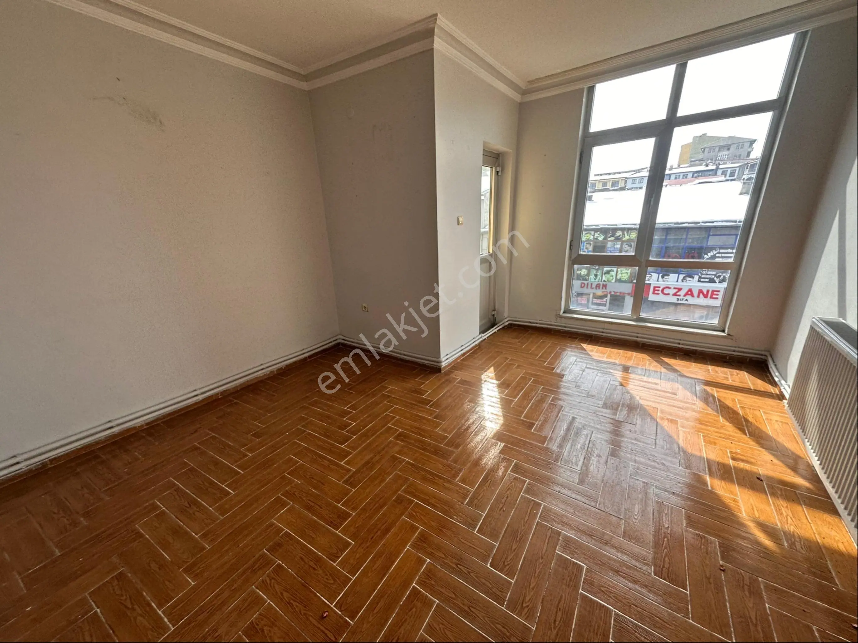İks Emlaktan Kasımpaşa Caddesinde Kiralık Büro