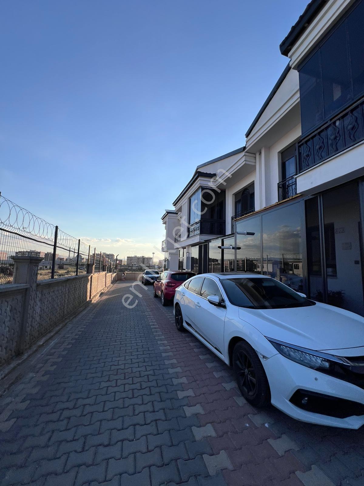 Final Okulları Civarı'nda Müstakil Yaşam Fırsatı Kiralık Villa - Görsel 15