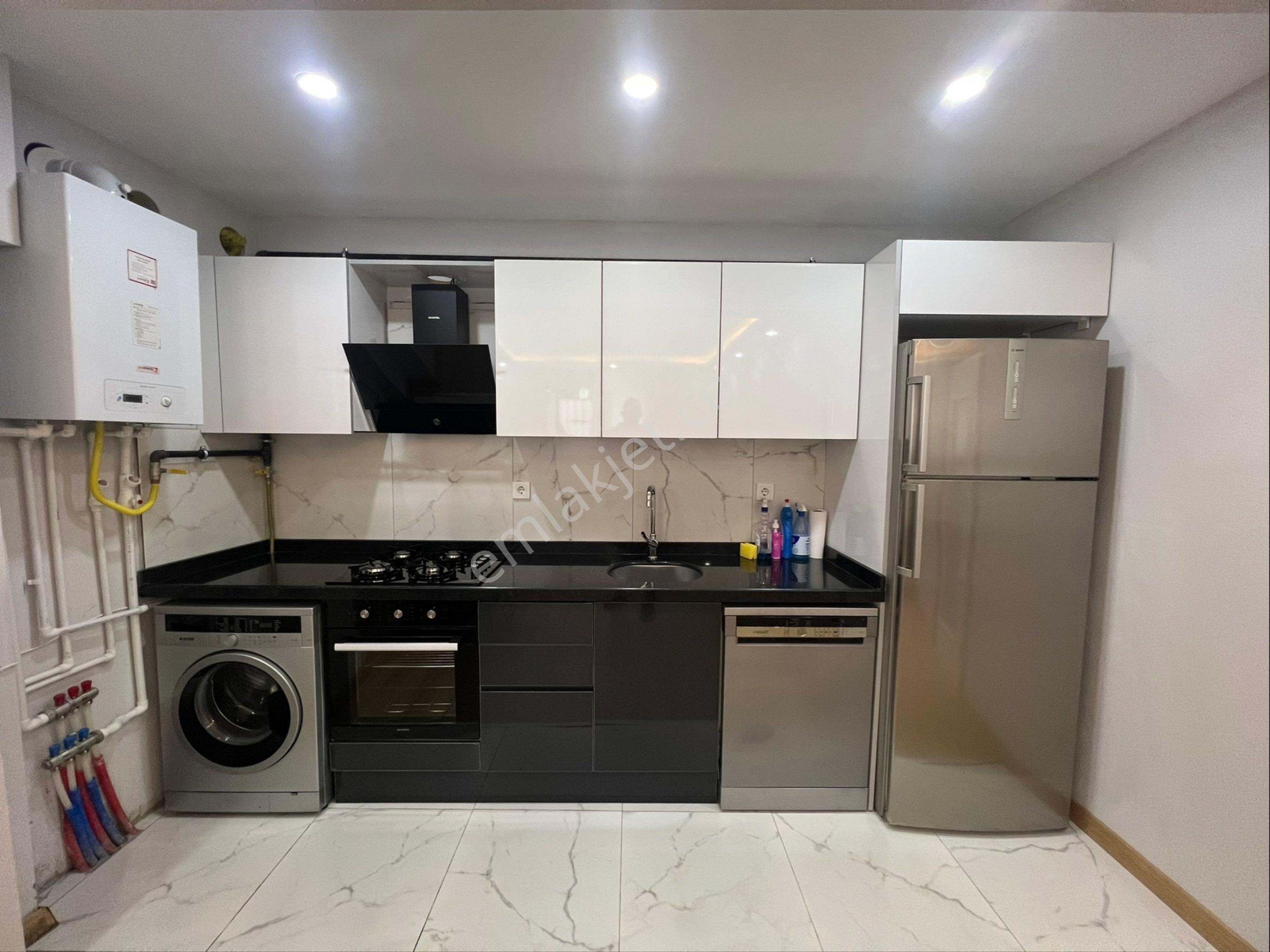 Lokasyon Harikası Eşyalı 1+1 Aile Apartmanı - Görsel 4
