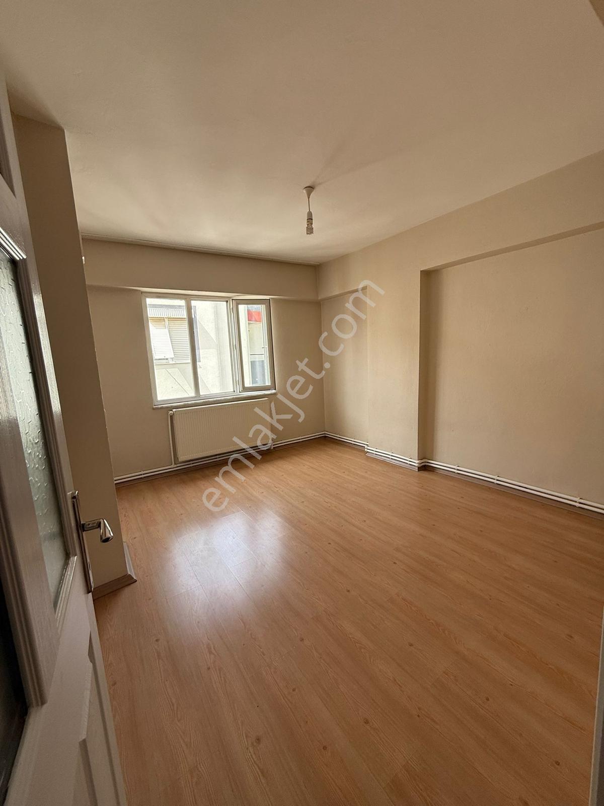 Hürriyet Caddesi Üstü Kiralık Daire - Görsel 12