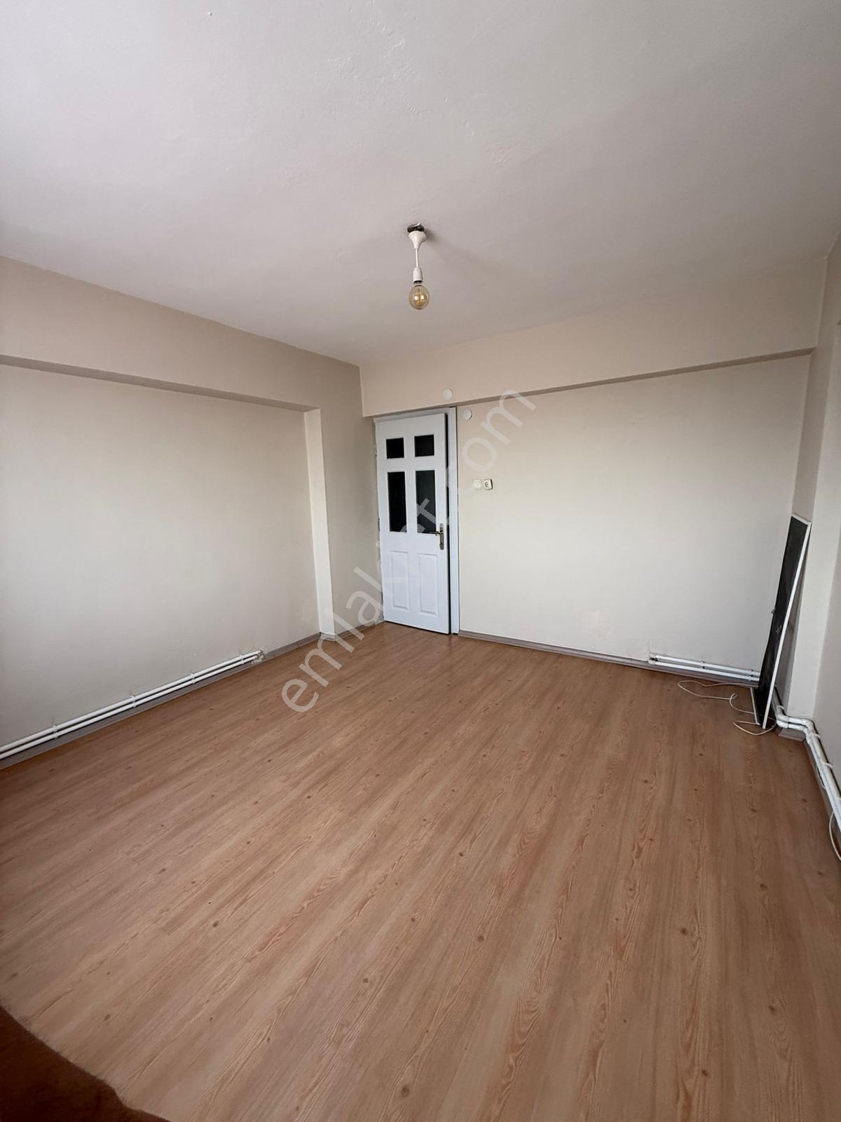 Hürriyet Caddesi Üstü Kiralık Daire - Görsel 11