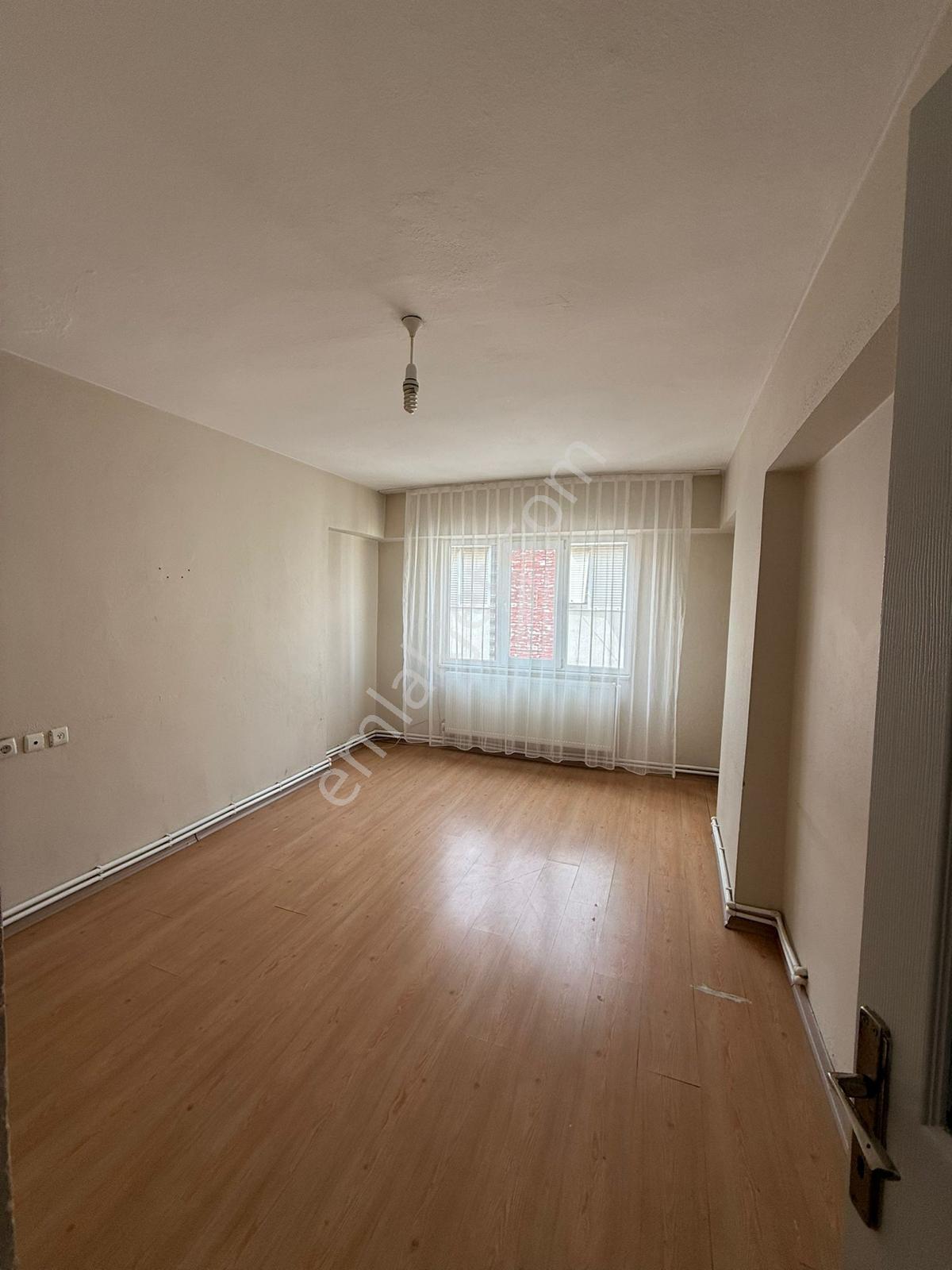 Hürriyet Caddesi Üstü Kiralık Daire - Görsel 9