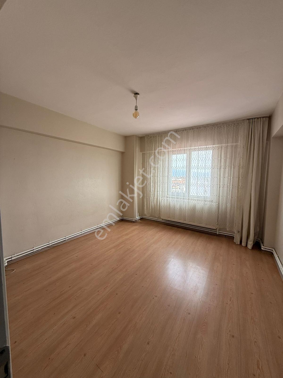 Hürriyet Caddesi Üstü Kiralık Daire - Görsel 4