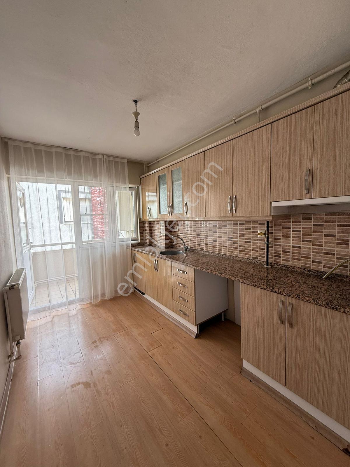 Hürriyet Caddesi Üstü Kiralık Daire - Görsel 13