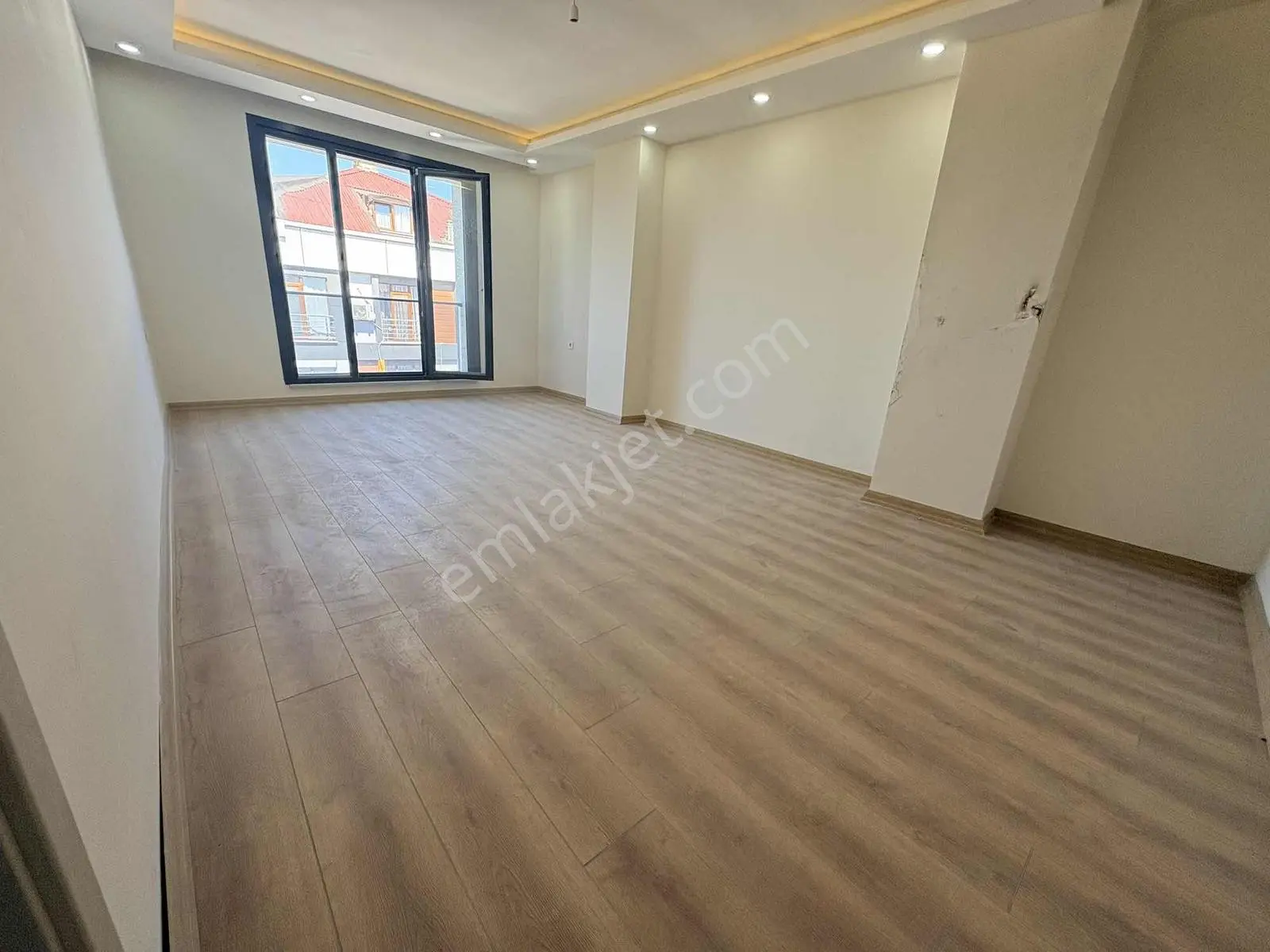 Belediye Ve Kaymakamlığa Yakın Yerden Isıtmalı 2+1 Daire